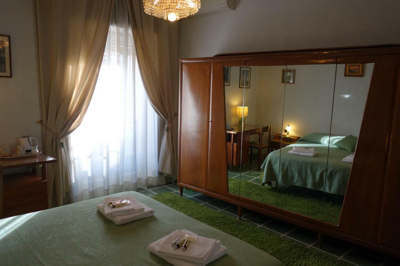 Downtown Deluxe Bed & Breakfast *